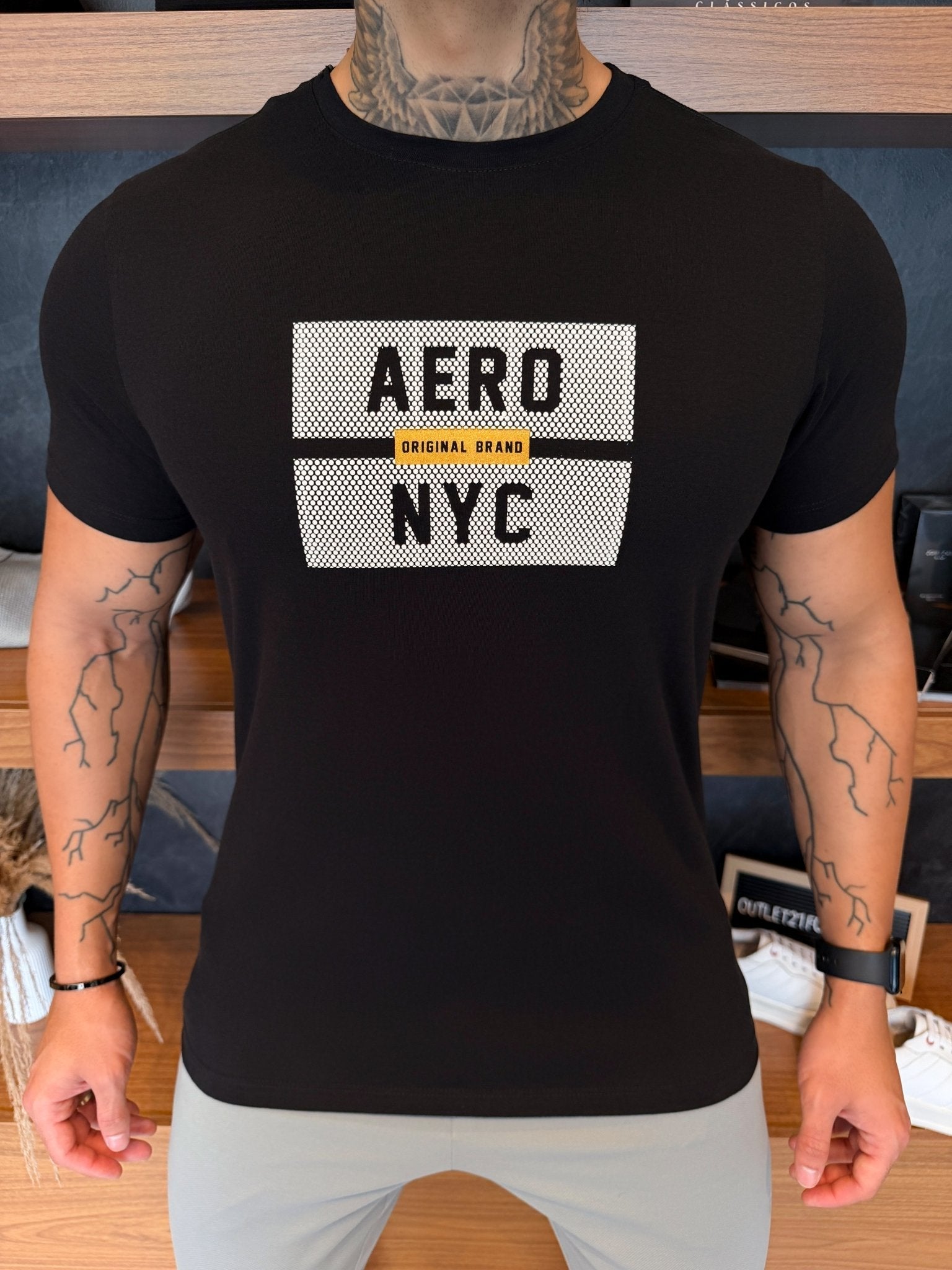 Camiseta Aeropostale NYC Platinum- Preta