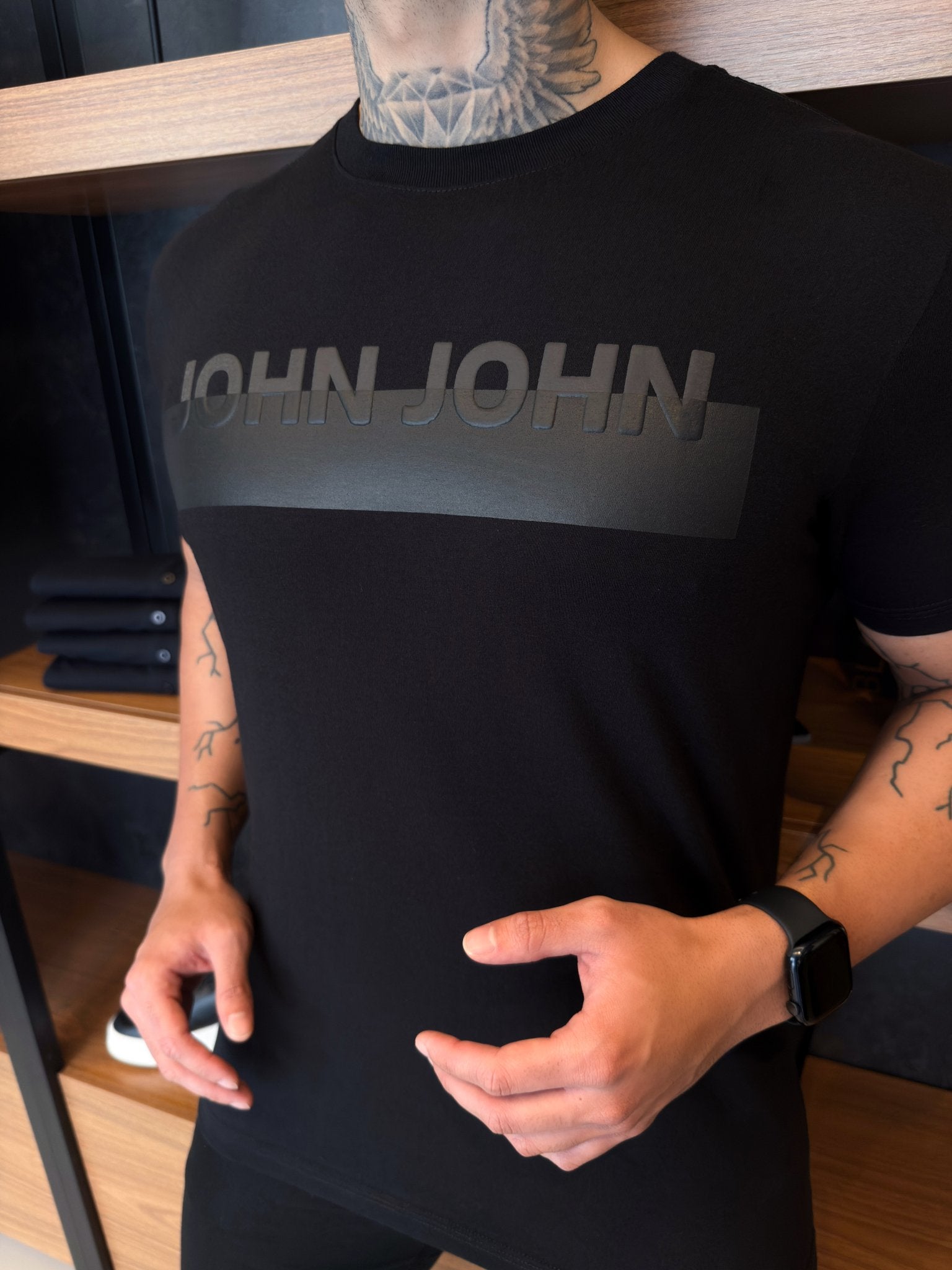 Camiseta John John Alto Relevo - Preta