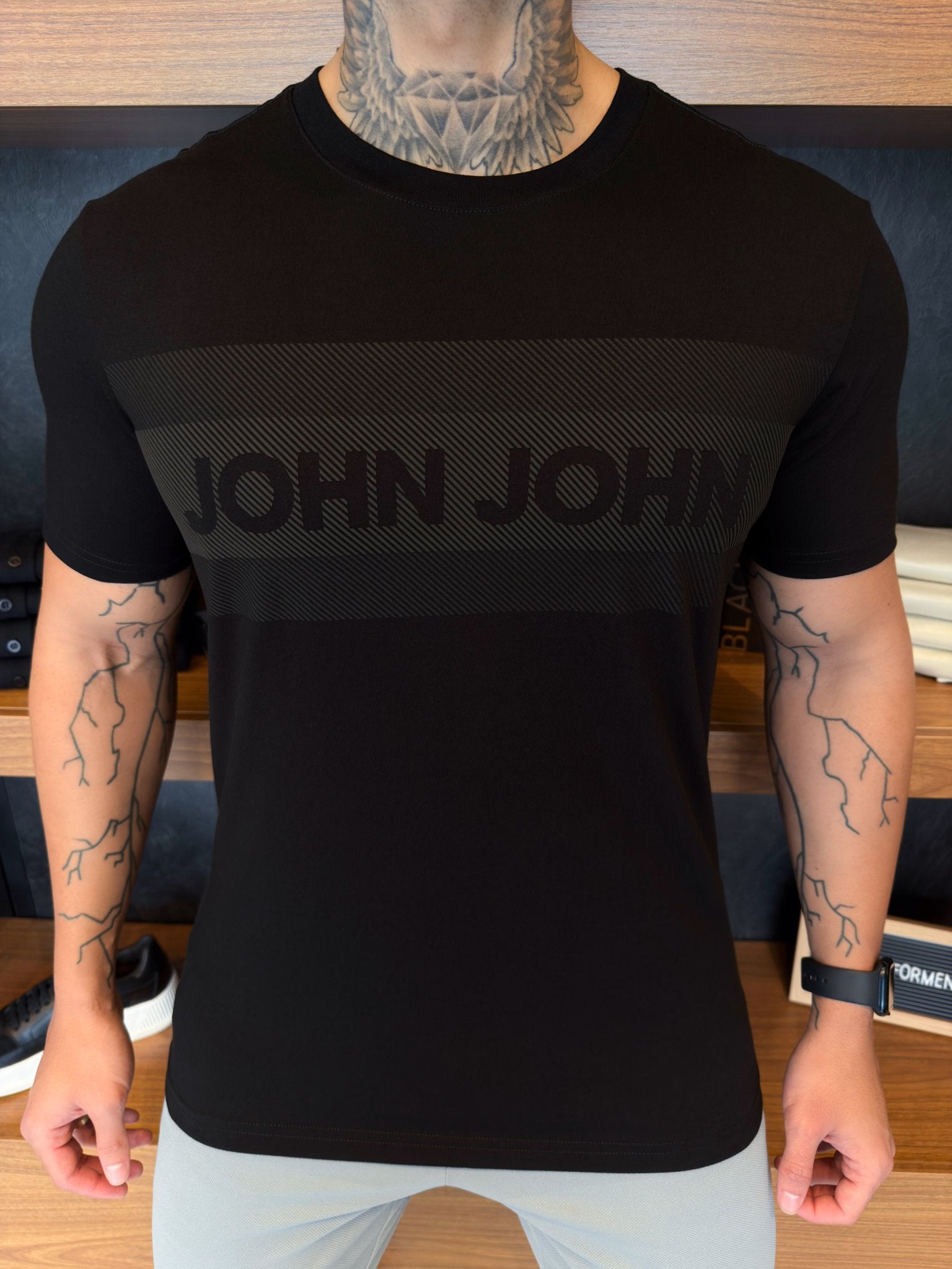 Camiseta John John Pima Estampa Central - Preta