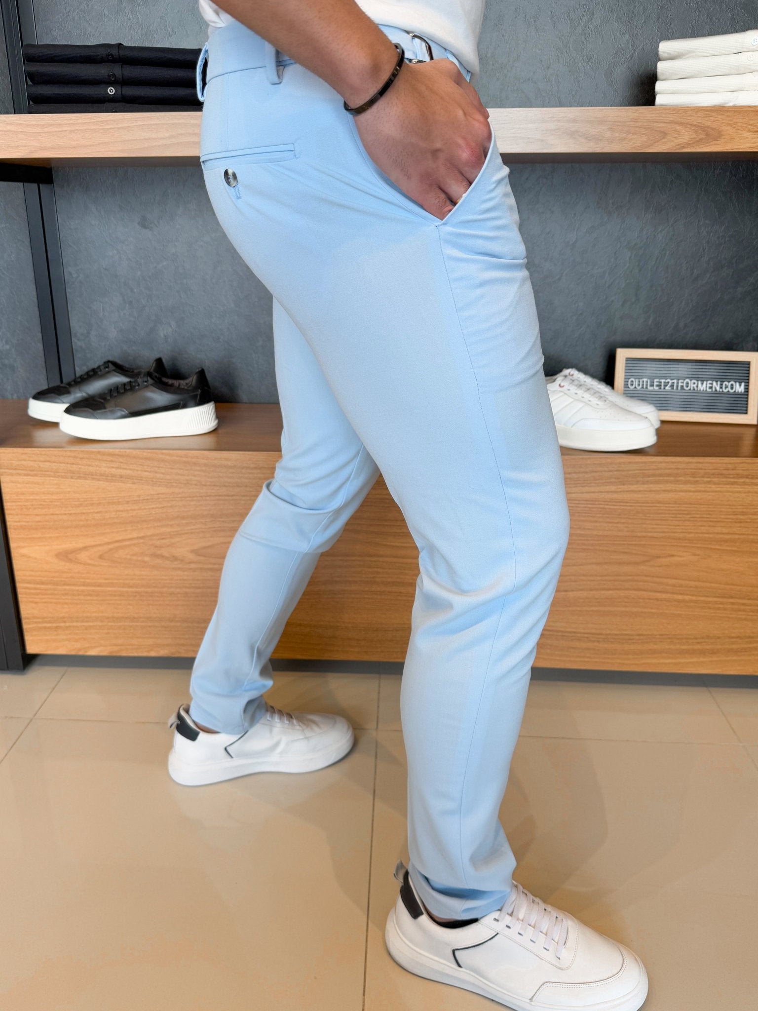 Calça Alfaitaria Italiana com Ajuste em Fivela - Azul claro