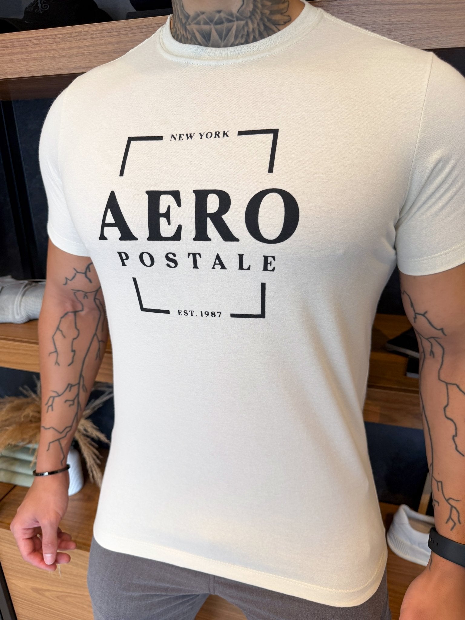 Camiseta Aeropostale Square Escrita Central Preta - Creme
