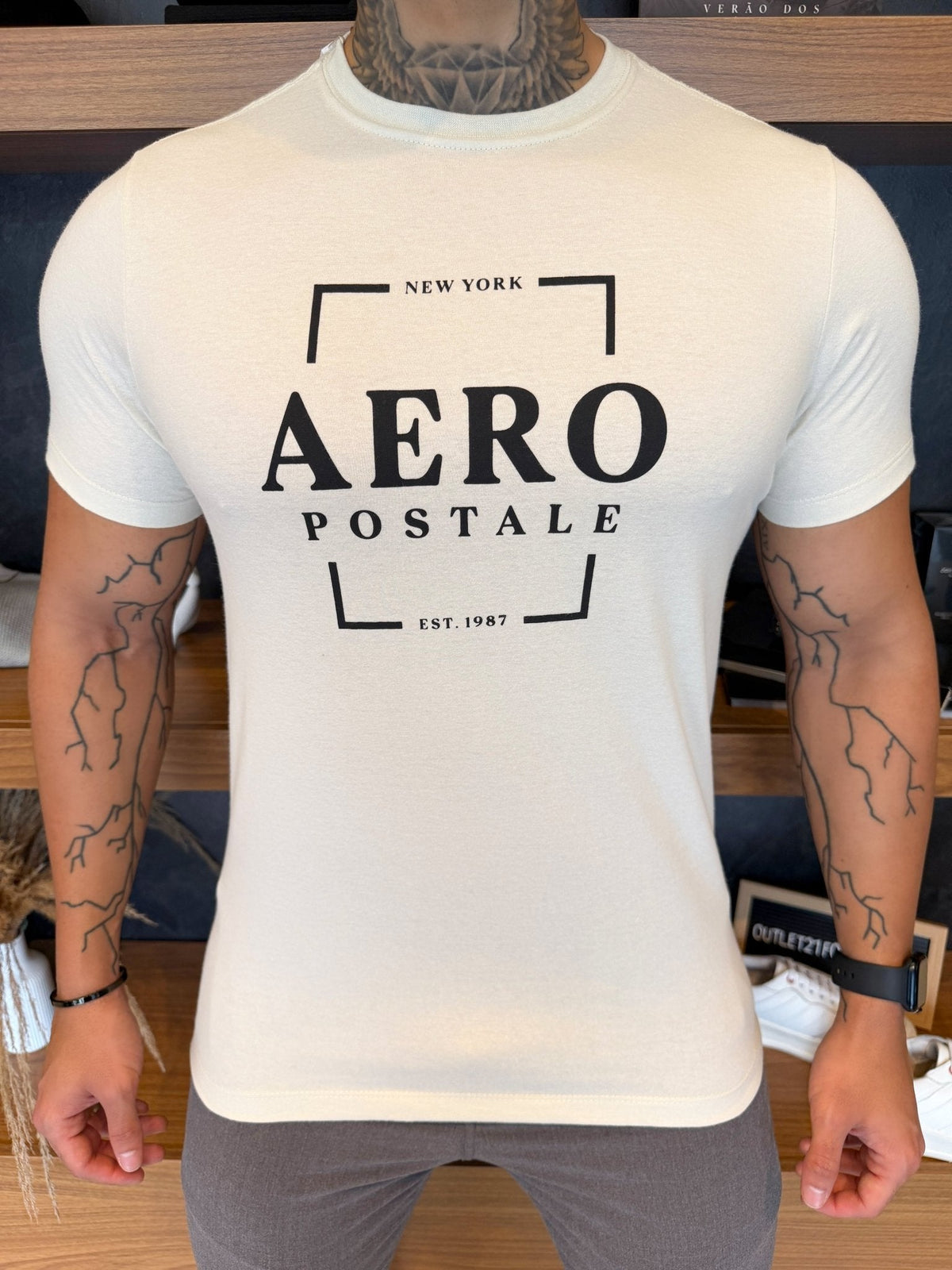 Camiseta Aeropostale Square Escrita Central Preta - Creme
