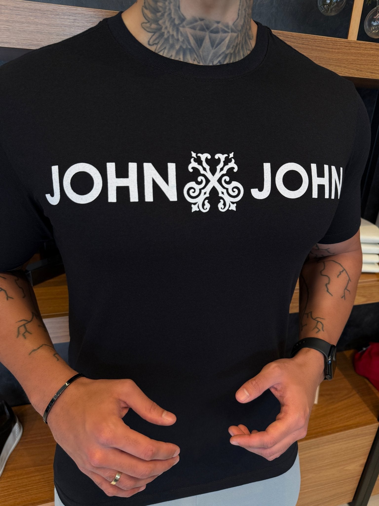 Camiseta John John Estampa Central - Preta