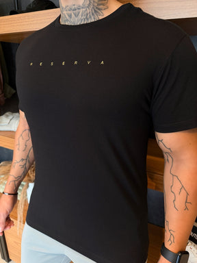 Camiseta Reserva Escrita Central Gold- Preta