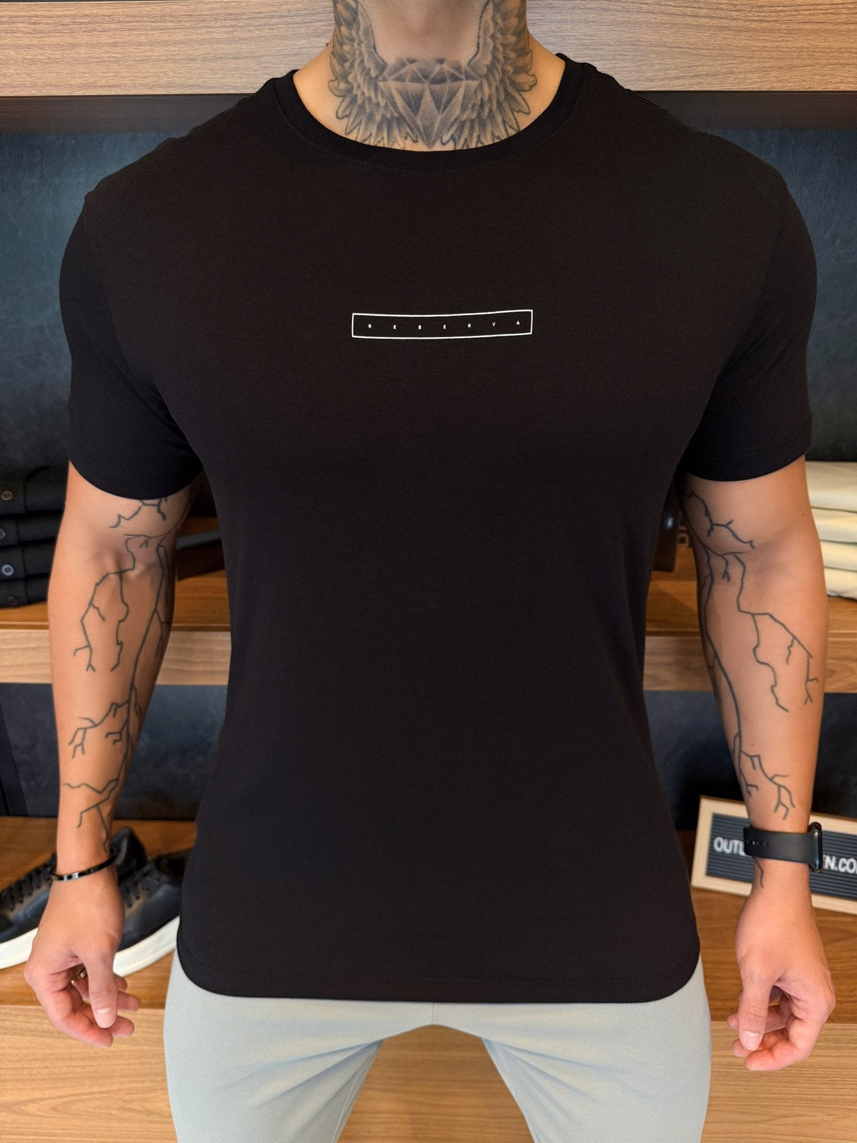 Camiseta Reserva Logo Central - Preta