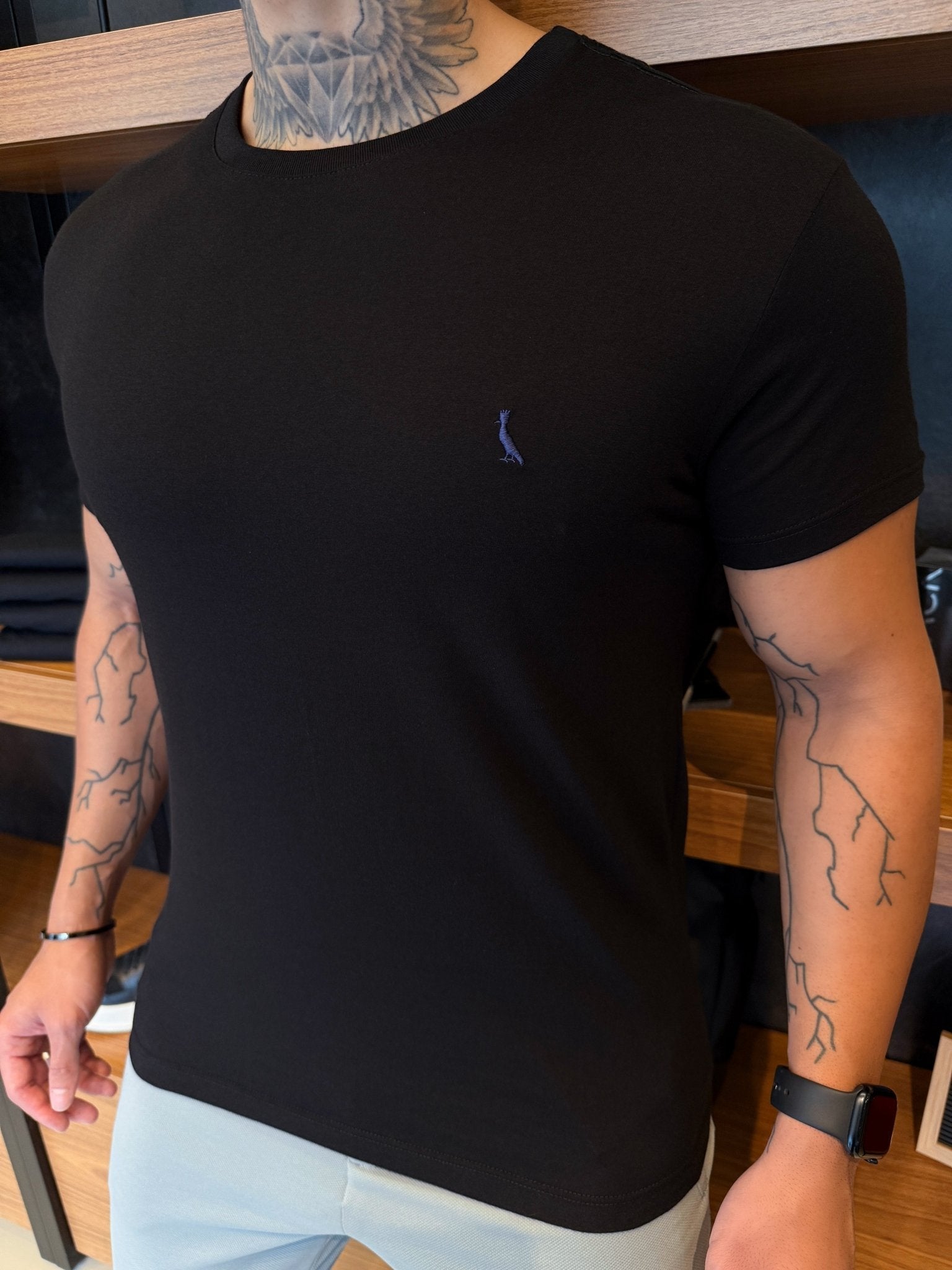 Camiseta Reserva Logo Peito Marinho - Preta