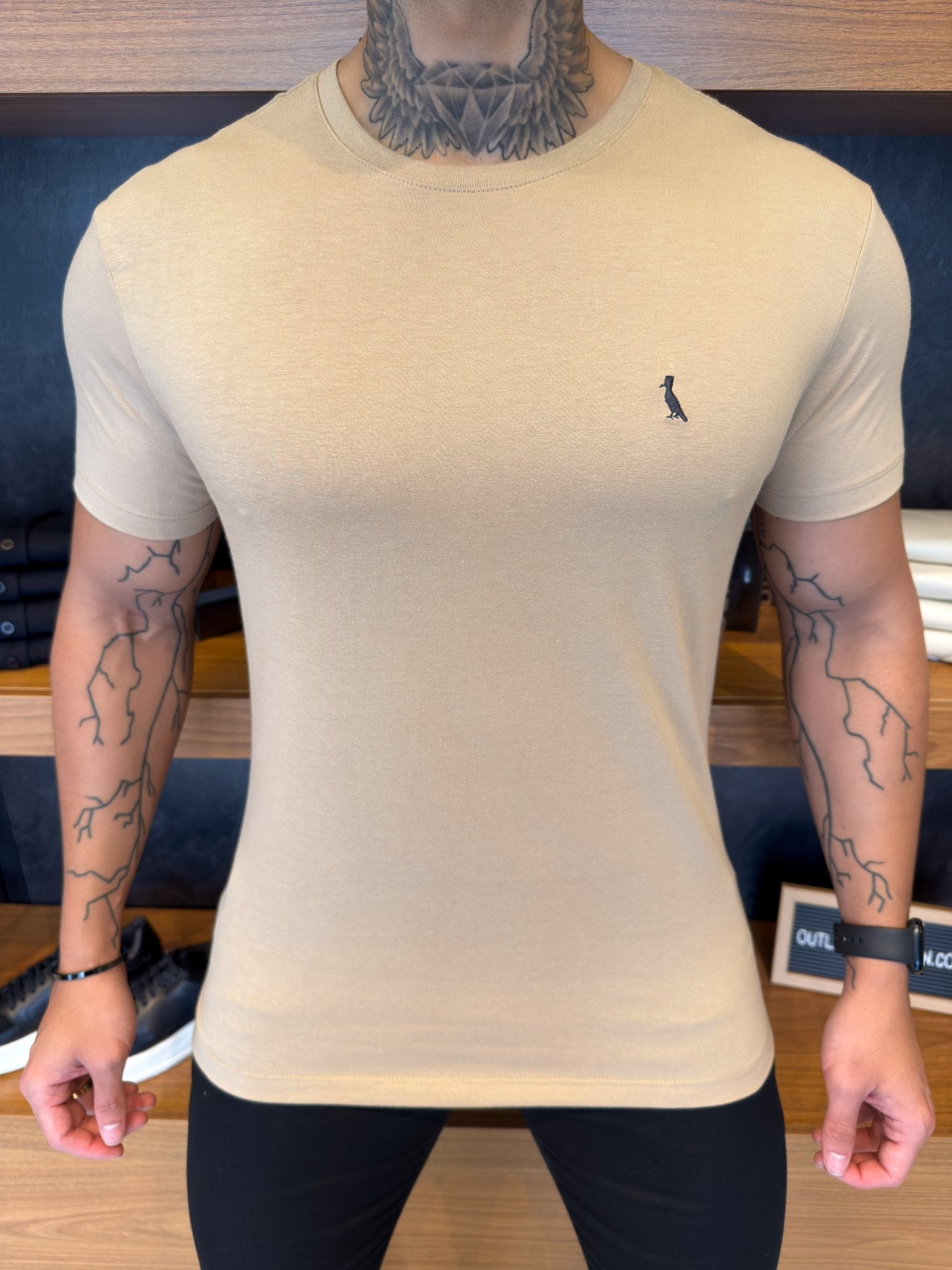 Camiseta Reserva Logo Peito Preto - Bege