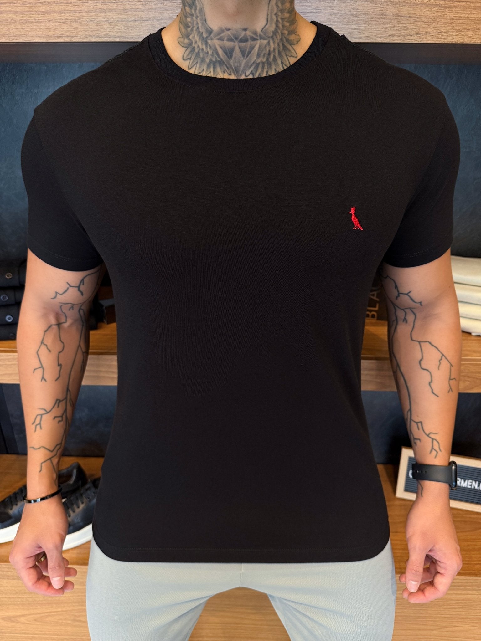 Camiseta Reserva Logo Peito Vermelho - Preta