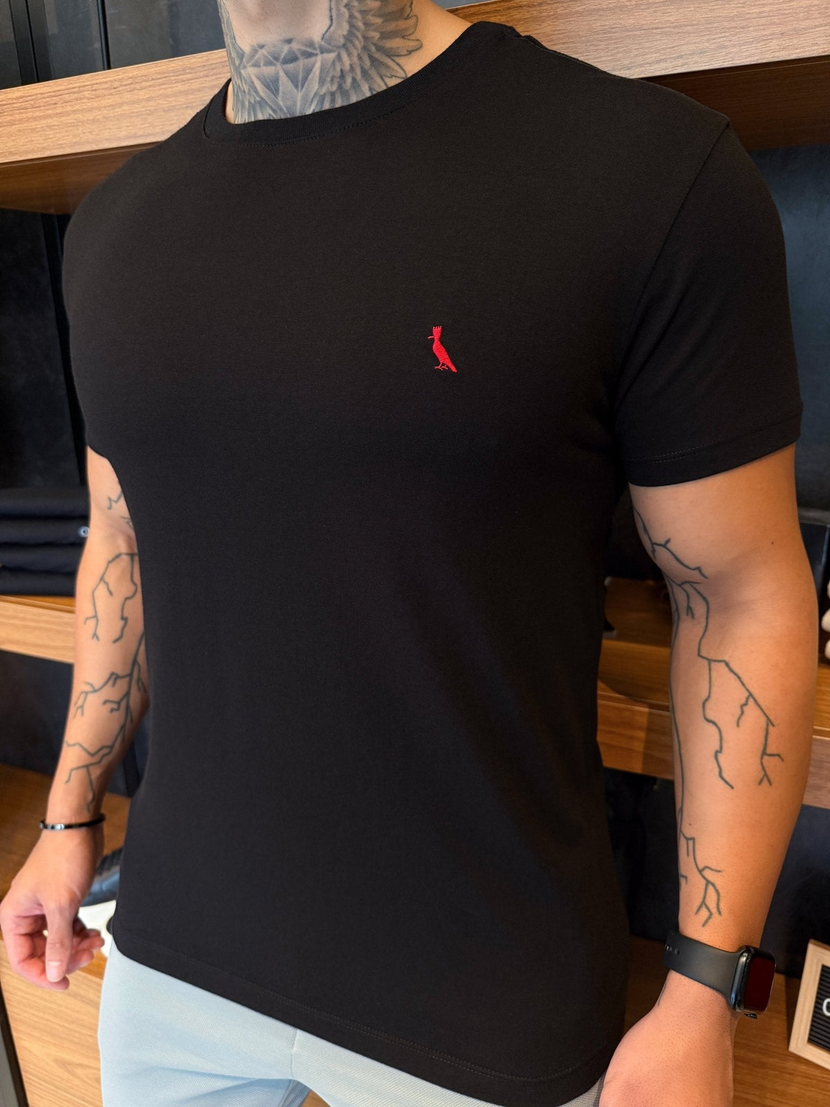 Camiseta Reserva Logo Peito Vermelho - Preta